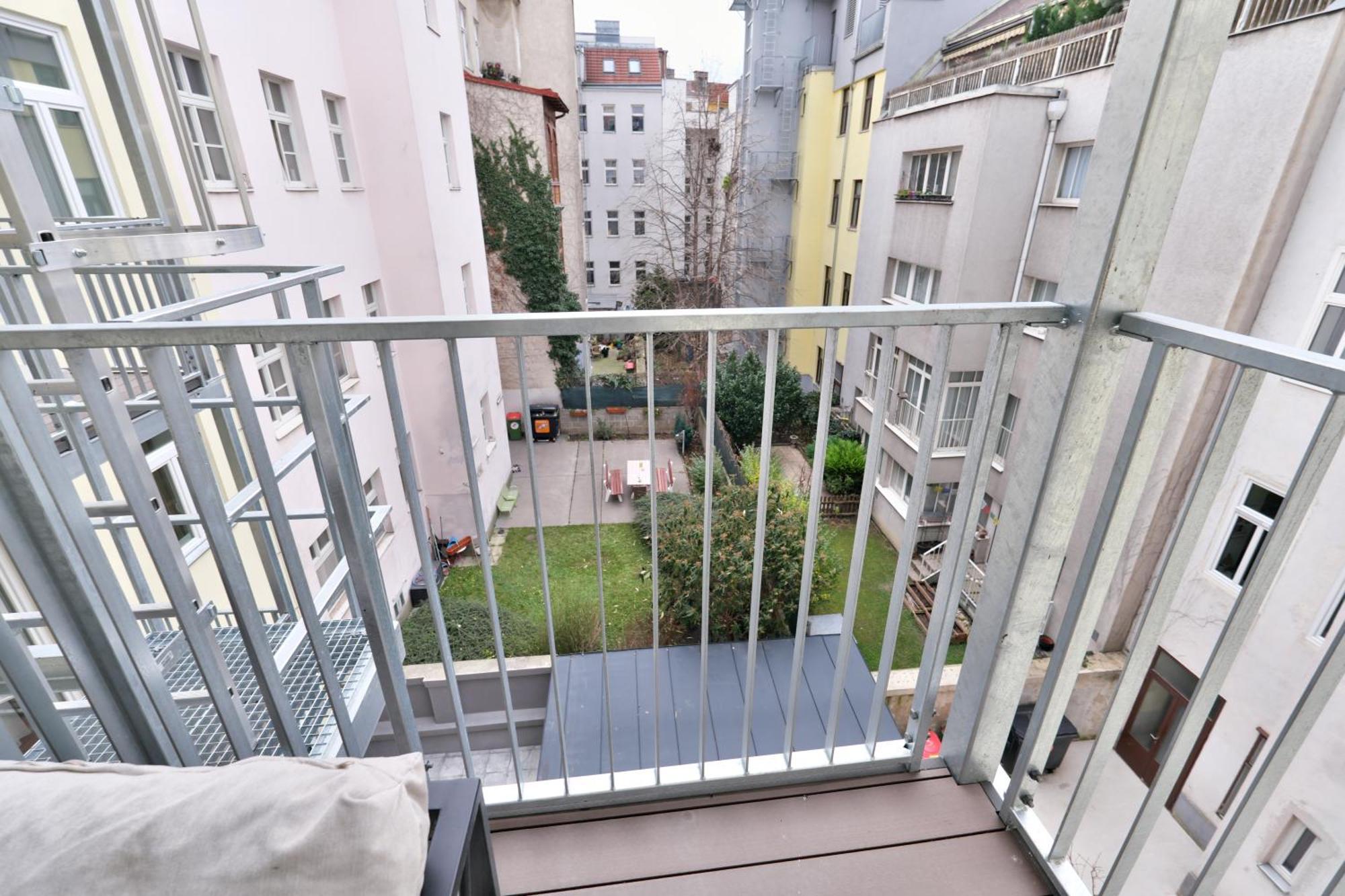 Vienna Lotus Apartments Екстериор снимка