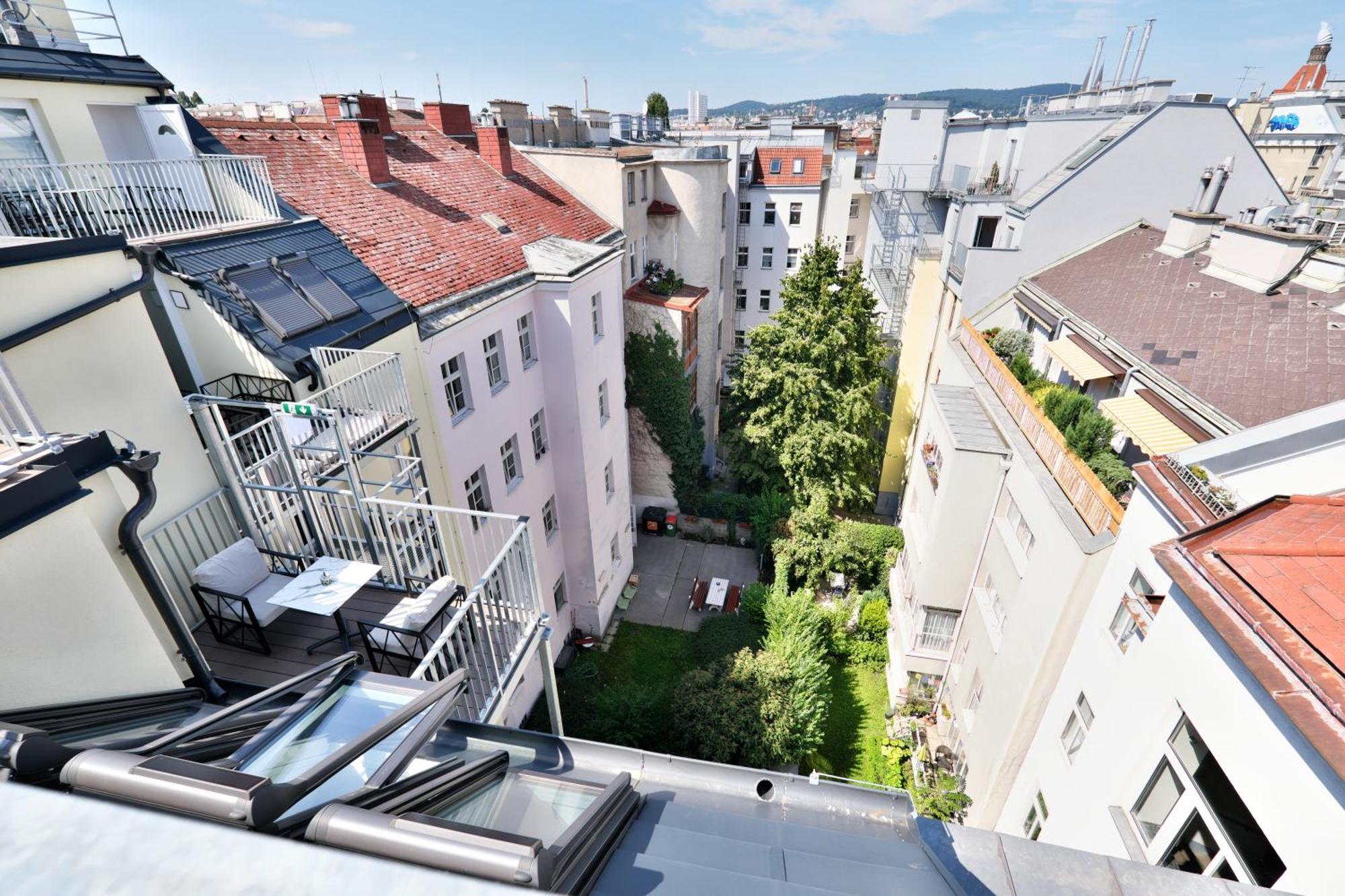 Vienna Lotus Apartments Екстериор снимка
